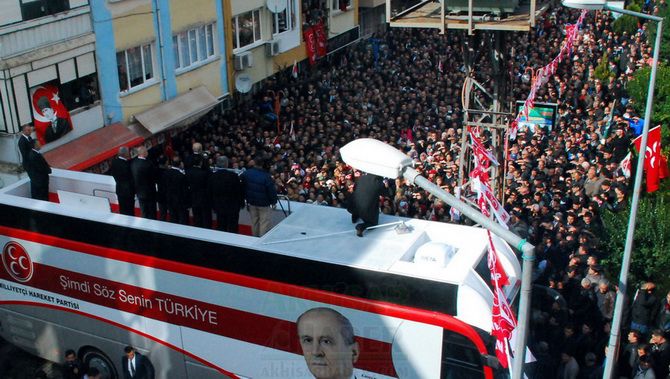 MHP LİDERi DEVLET BAHÇELİ AKHİSARLILAR İLE BULUŞTU